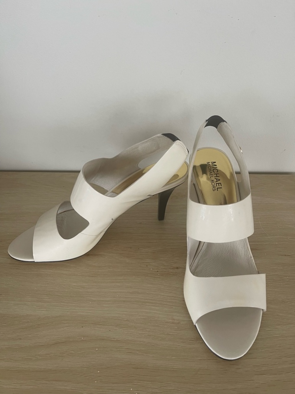 MICHAEL KORS PRINCETON Beige Patent Leather Designer Sandals Women's 9.5M